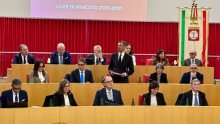 Cornicione pericolante, intervento dei vigili del fuoco alla scuola Fornelli