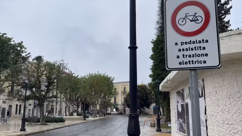Incidente in piazza Di Vagno, più controlli sulle bici elettriche. Polizia locale: «Basta tragedie»