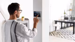 Ferito a colpi di pistola in strada: scattano gli arresti per l’agguato a Carrassi