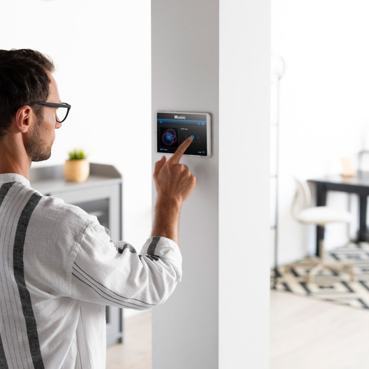 Ferito a colpi di pistola in strada: scattano gli arresti per l’agguato a Carrassi